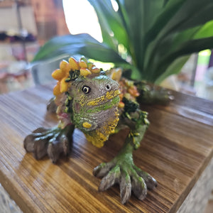 LIZARD WITH SUCCULENT FINISH