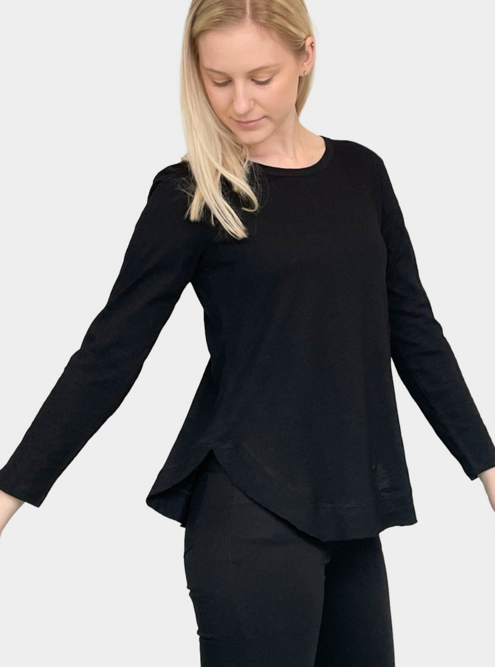 AMYIC L/SLEEVE HI/LO HEM TEE