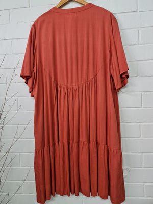 FARROW BUTTON DRESS CLAY RED