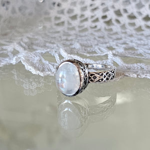 FILIGREE RAISED OVAL RING