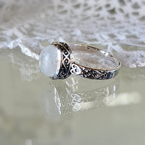 FILIGREE RAISED OVAL RING