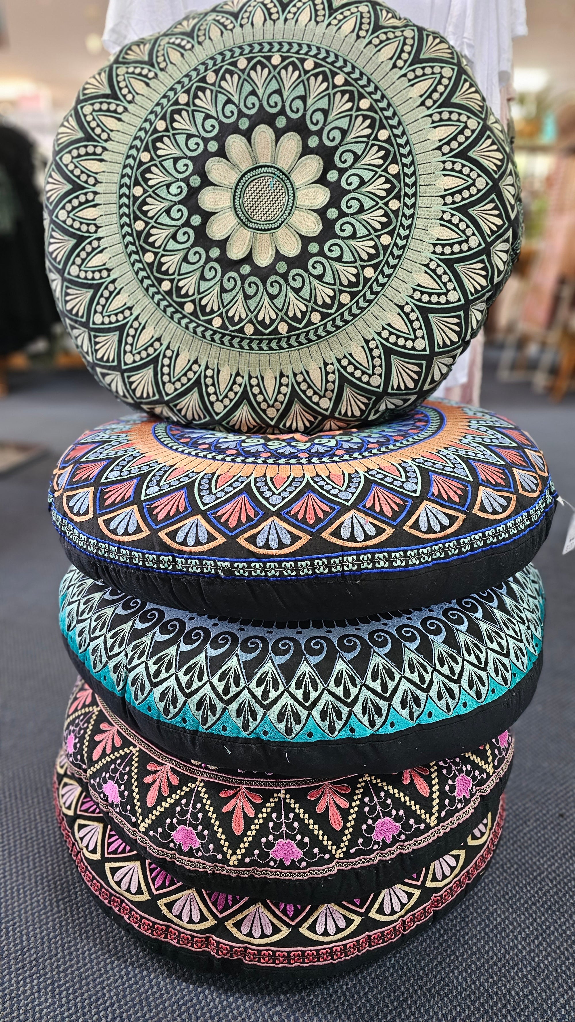 CUSHION - EMB. MANDALA ROUND 70CM