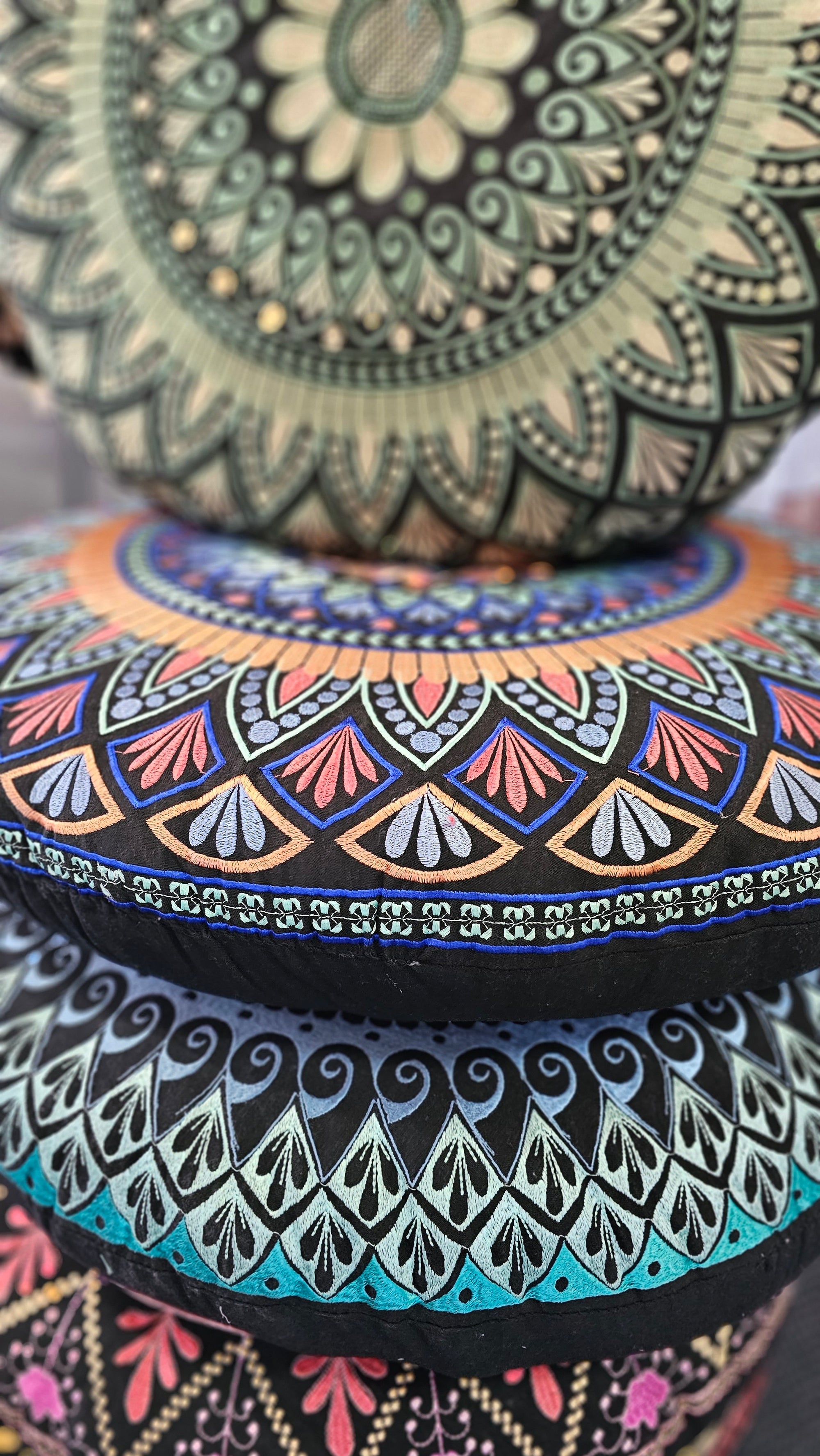 CUSHION - EMB. MANDALA ROUND 70CM