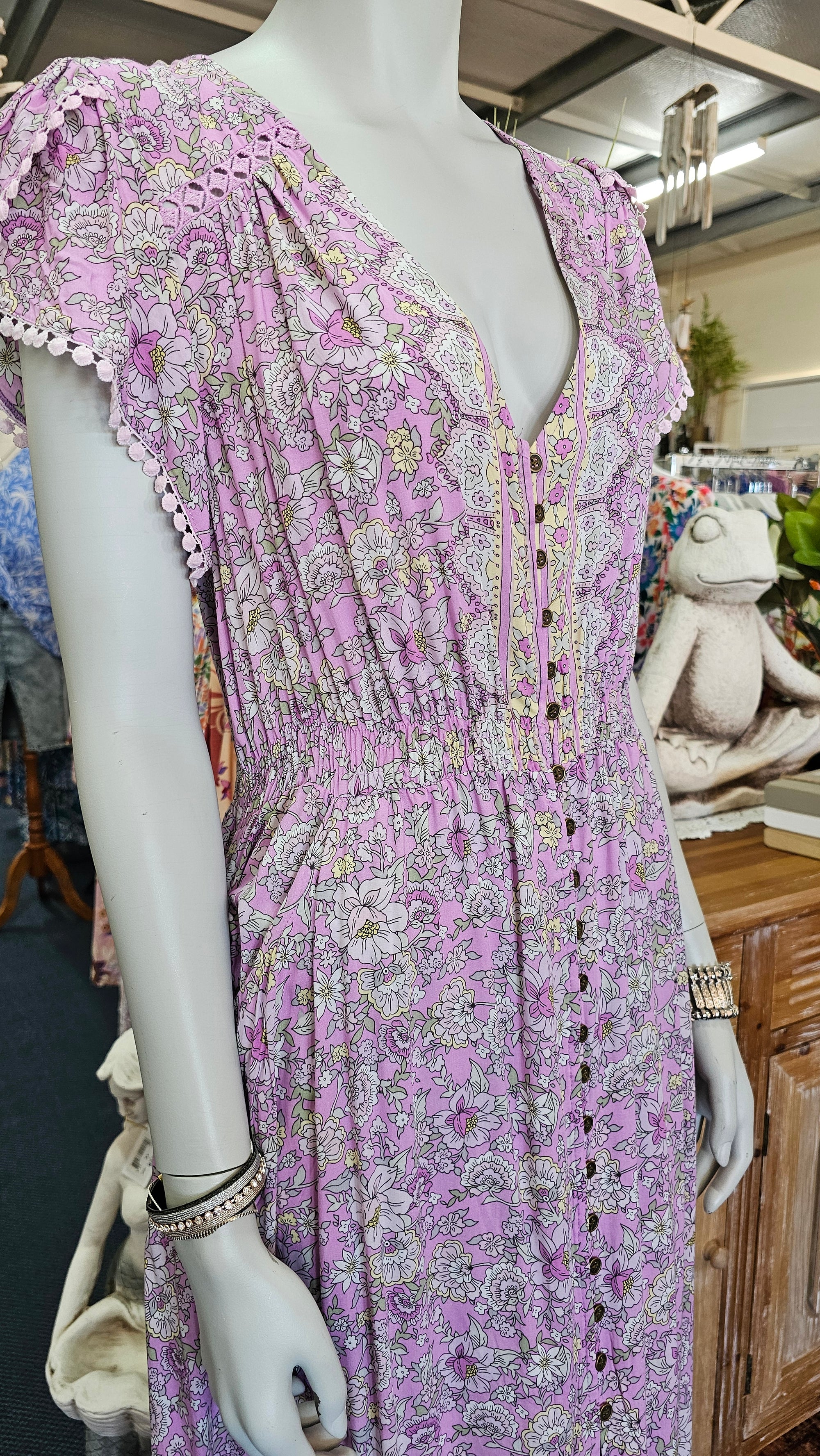 QUEENIE V-NECK MAXI DRESS