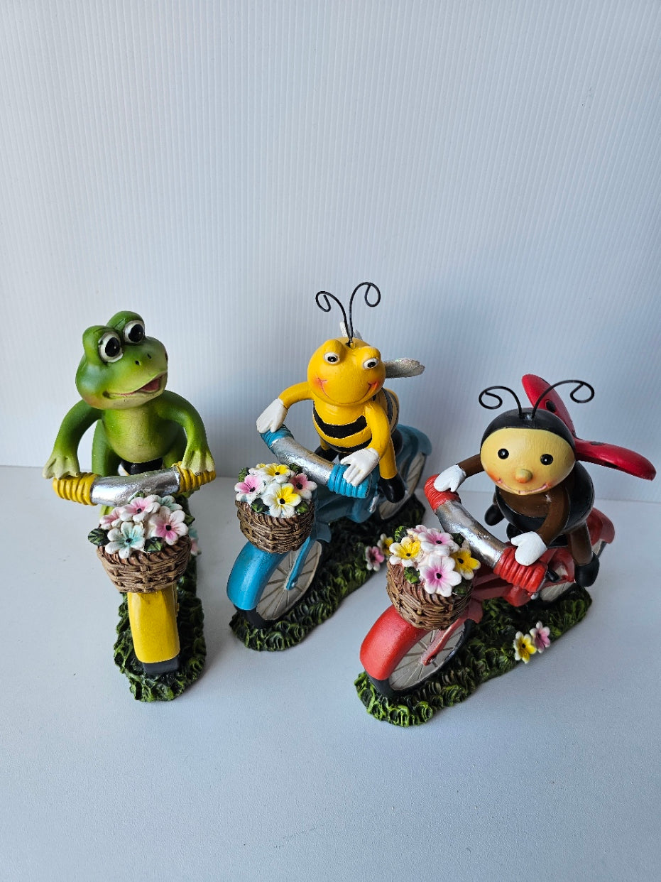 GARDEN ANIMALS ON BIKE ORNAMENT