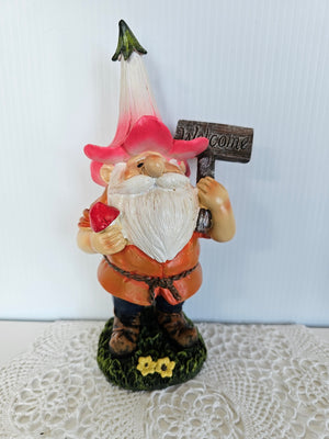 GARDEN GNOME ORNIMENTS