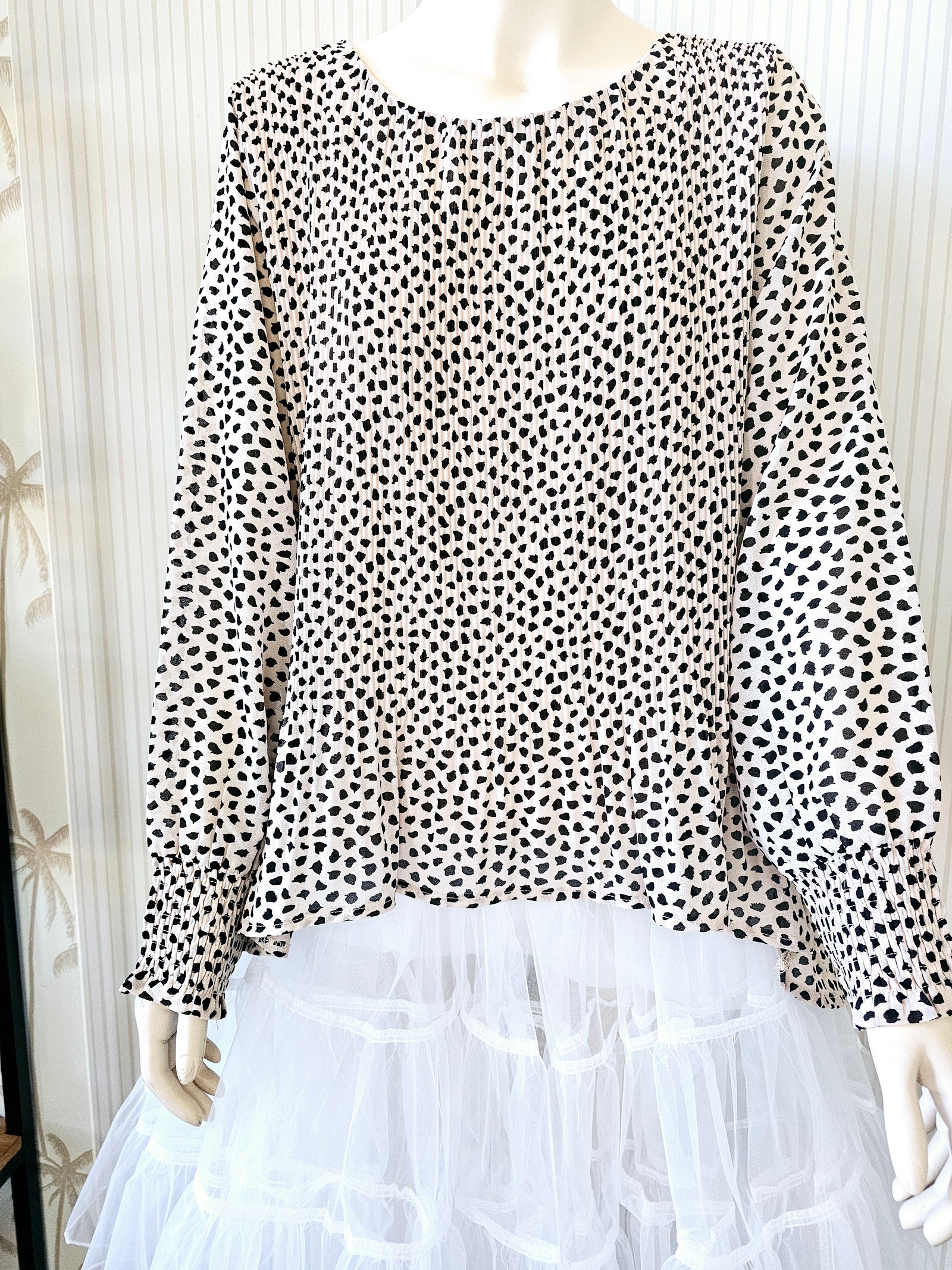 HI-LO CHIFFON TOP CUFFED SLEEVE