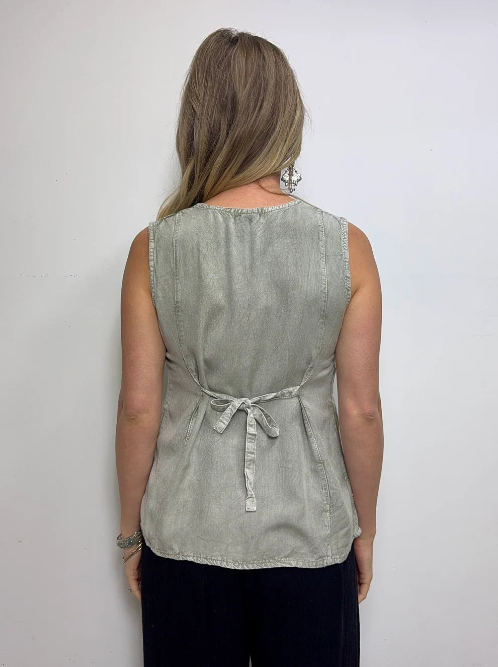 Jessa Button Up Sleeveless Top
