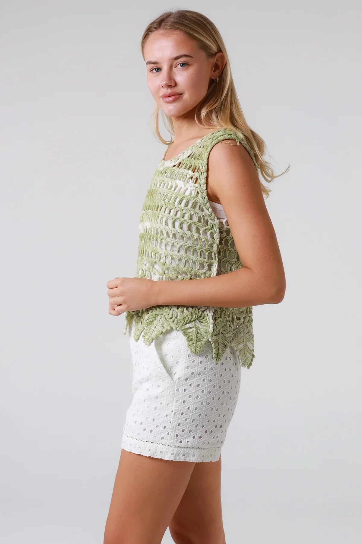 CROCHET KNIT SINGLET TOP