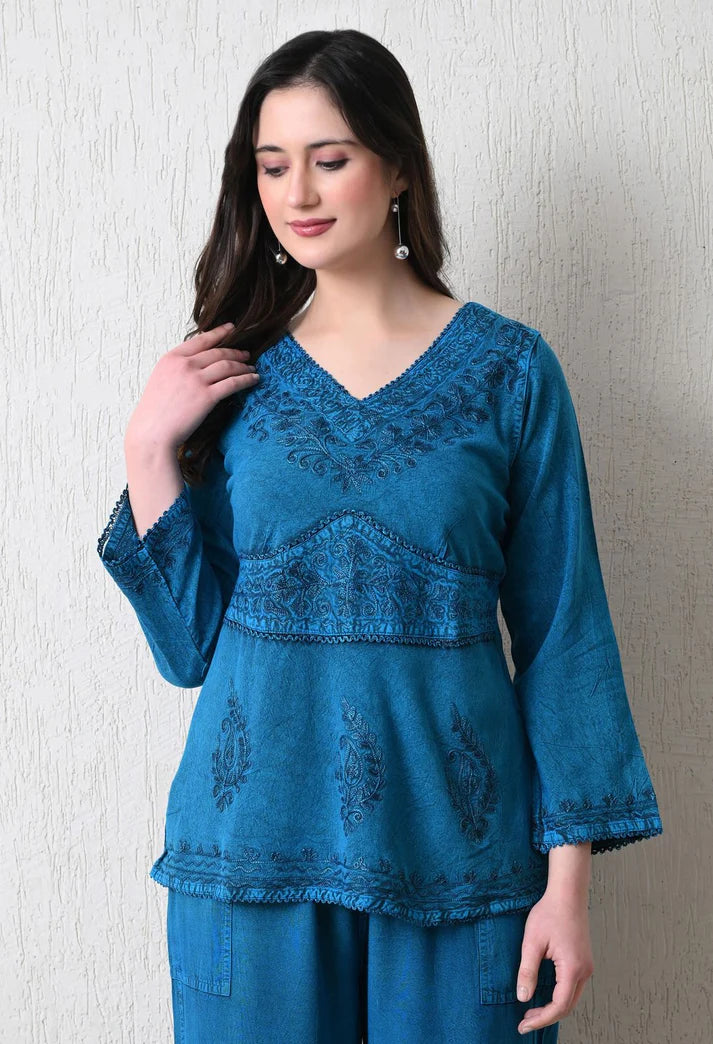Empire L/S Emb Stone Wash Top
