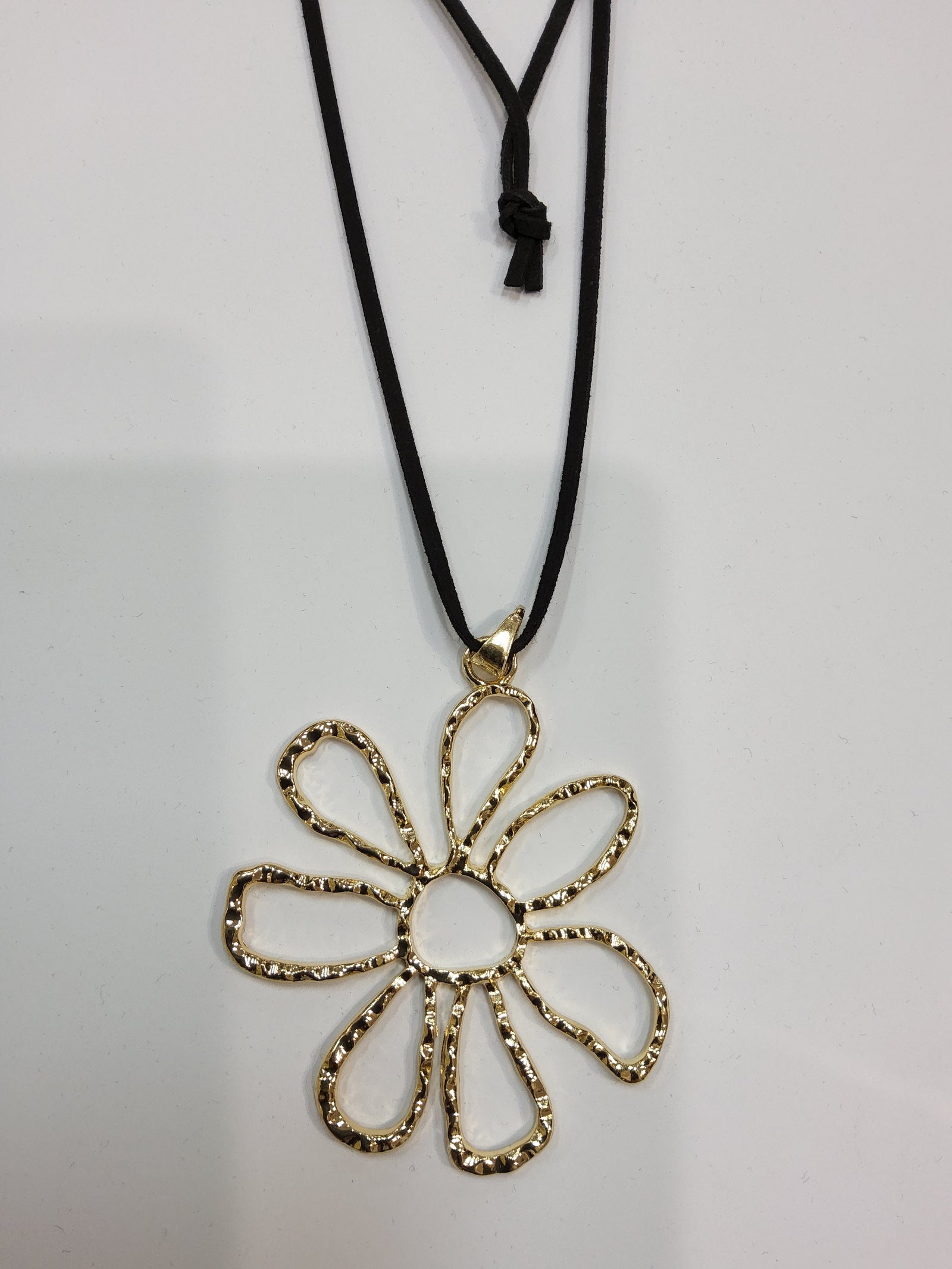 #Dainty Daisy Pendant Necklace