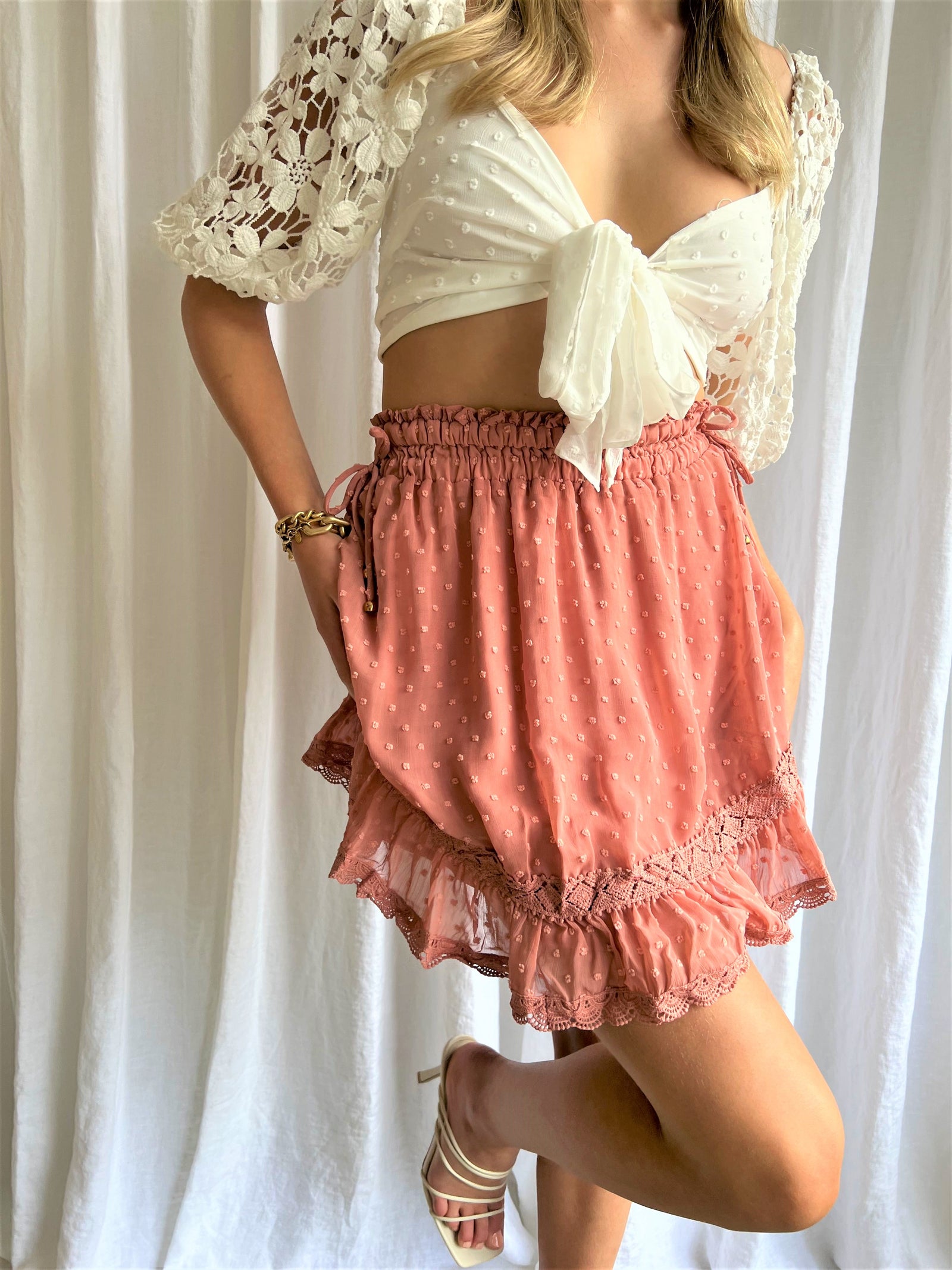 INDI SIDE TOGGLE MINI SKIRT